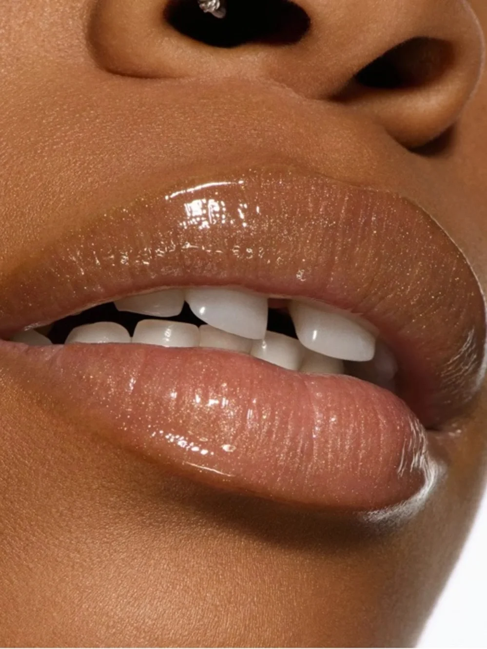 MAC Lipglass Air Non-Sticky Lipgloss Accolade
